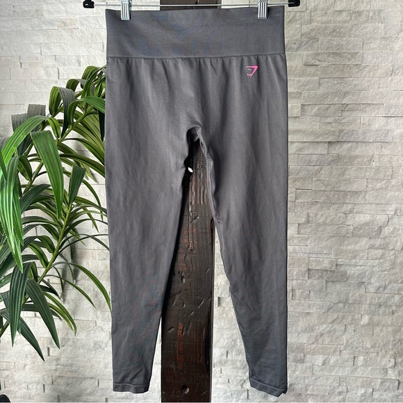 GYMSHARK Charcoal Grey and Pink Seamless Midrise Leggings Size Small - Picture 2 of 4